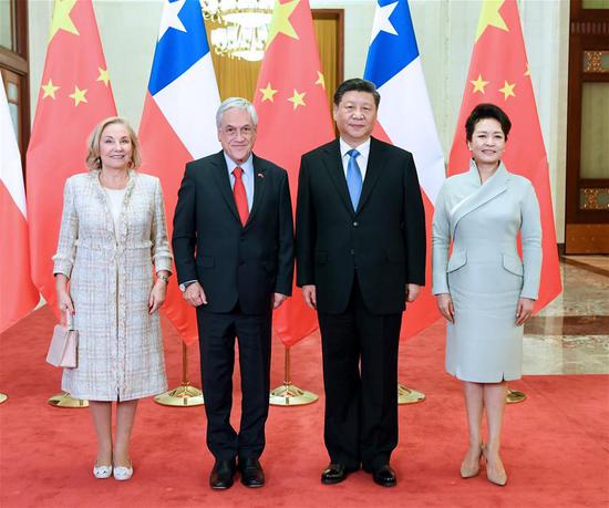 Chinese President Xi Jinping (2nd R) and his wife Peng Liyuan (1st R) pose for a group photo with Chilean President Sebastian Pinera (2nd L) and his wife in Beijing, capital of China, April 24, 2019. Xi and Pinera held talks in Beijing on Wednesday ahead of the Second Belt and Road Forum for International Cooperation. (Xinhua/Rao Aimin)