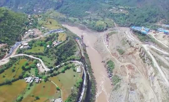 A view of the dam, debris channel and spillways at the Karot Hydropower Project in Pakistan. (CHINA DAILY)