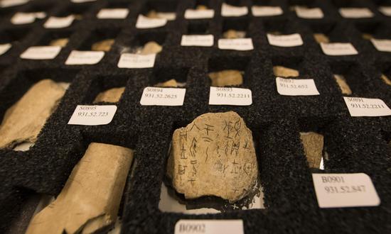 Photo taken on Dec. 1, 2017 shows the Chinese oracle bone script collections at Royal Ontario Museum in Toronto, Canada. (Xinhua/Zou Zheng)