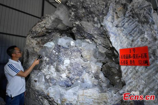 Huge 50-ton crystal among collector's horde
