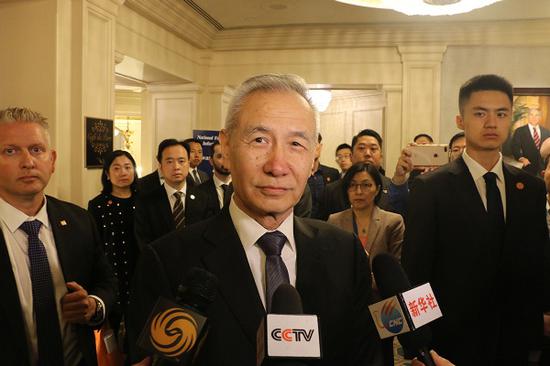 Chinese Vice-Premier Liu He talks to reporters upon his arrival in Washington Thursday afternoon. Liu is heading a Chinese delegation to attend the 11th round of China-US high-level economic and trade consultations scheduled to end on Friday. (Photo by Zhao Huanxin/chinadaily.com.cn)