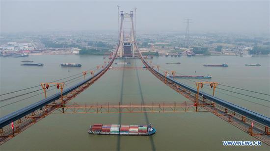 Erection of China's first road-rail suspension bridge's main cable finished 