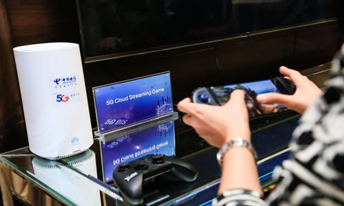 A visitor plays a mobile game on a 5G network at a booth at InterContinental Shenzhen, South China’s Guangdong Province. (Photo/Courtesy of Huawei)