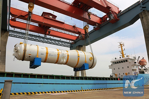 Photo taken on Oct. 17, 2017 shows the Hualong One ZH-65 steam generator being hoisted for shipment in Guangzhou, capital of south China's Guangdong Province. (Xinhua/Zhai Li)