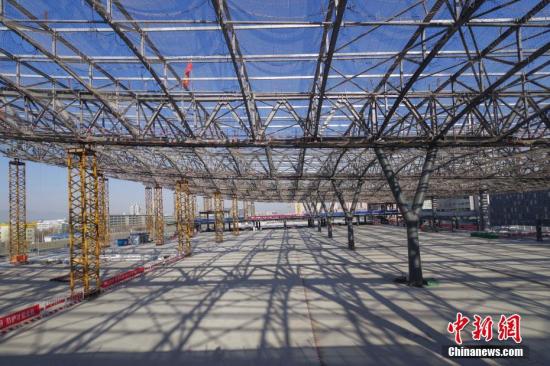The Qinghe Station on the Beijing-Zhangjiakou high-speed railway line is under construction. (File photo/China News Service)