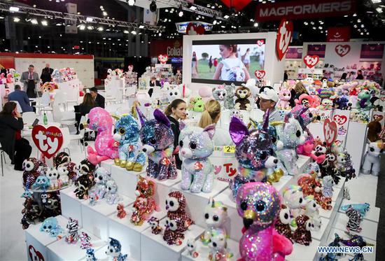 Visitors look at stuffed toys at the booth of Ty Inc. during the 116th Annual North American International Toy Fair at the Jacob K. Javits Convention Center in New York, the United States, on Feb. 19, 2019. (Xinhua/Wang Ying)