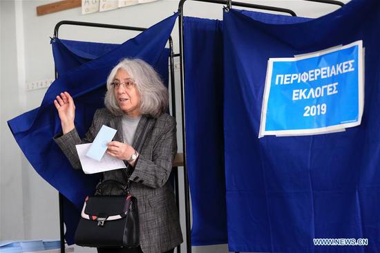 A woman votes at a polling station in Athens, Greece on May 26, 2019. Voters in Greece cast their ballots on Sunday in elections to the European Parliament (EP). (Xinhua/Marios Lolos)