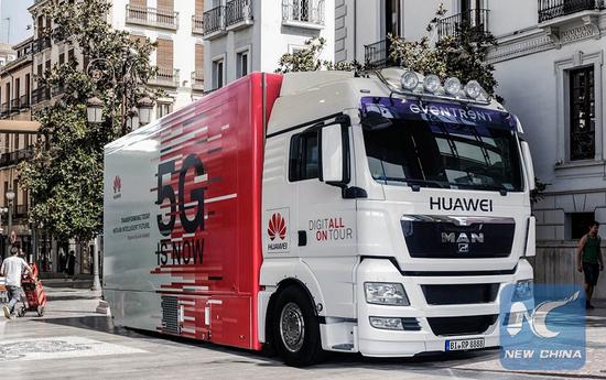 Photo taken on April 23, 2018 shows the Huawei 5G Truck at its roadshow in Madrid, Spain. (Xinhua)