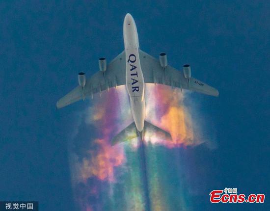 Plane creates amazing rainbow 'contrail' in sky 