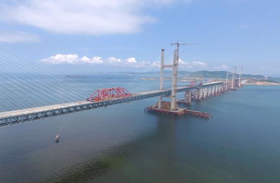 The Pingtan cross-strait road-rail bridge linking downtown Fuzhou with Pingtan connects its main fairway, June 5, 2019. (Photo/Xinhua)