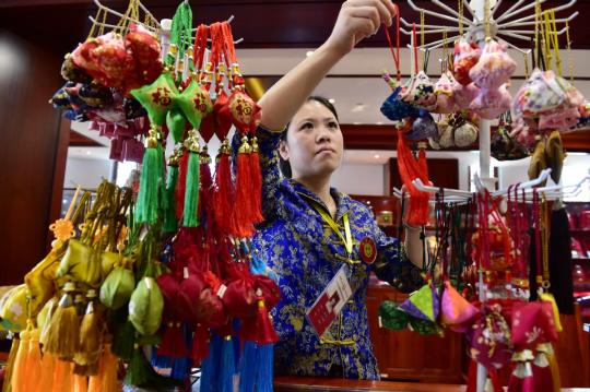 Herb sachets are popular ornaments during the festival. LYU BIN/FOR CHINA DAILY