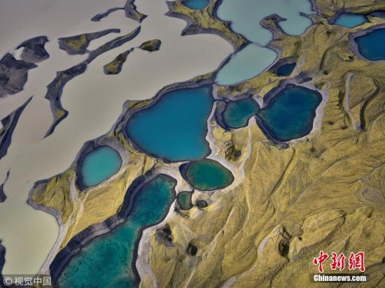 An Icelandic landscape looks like an impressive oil painting from above. (Photo/VCG)