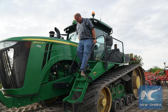 Tom Waters, a seventh-generation farmer, comes down from his tractor on his farmland in Orrick, Missouri, the United States, on June 9, 2019. (Xinhua/Liu Jie)