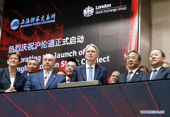 Chinese Vice Premier Hu Chunhua (2nd R, front) and British Chancellor of the Exchequer Philip Hammond (3rd R, front) attend the launch ceremony of Shanghai-London Stock Connect in London, Britain, June 17, 2019. The Shanghai-London Stock Connect program opened for trading Monday, a new step for China's financial market to further open up to the world. (Xinhua/Han Yan)