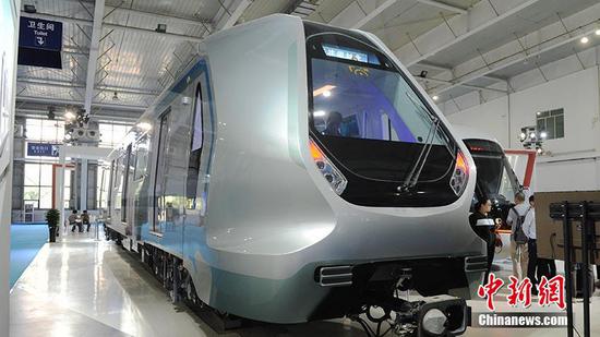 A futuristic subway train manufactured by CRRC Qingdao Sifang Co. (File photo/China News Service)