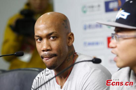 Former NBA star Stephon Marbury meets the press before playing in his last-ever game in the China Basketball Association's regular-season finale in Beijing, Feb. 11, 2018.(Photo: China News Service/Han Haidan)