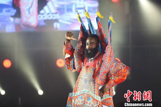 James Harden of the Houston Rockets appears in Peking Opera costumes at a meeting with Beijing fans, June 24, 2019. (Photo/China News Service)