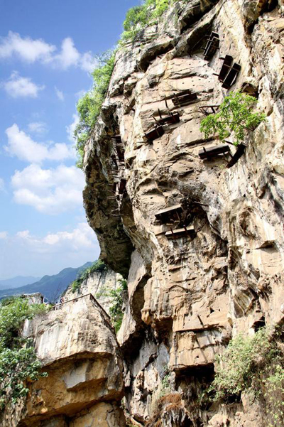 Mysterious coffins on the cliff.  (Photo/Xinhua)