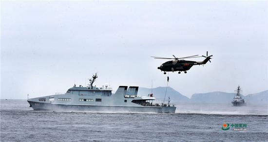 The PLA garrison in the Hong Kong hold a  joint patrol exercises June 26, 2019. (Photo/81.cn)