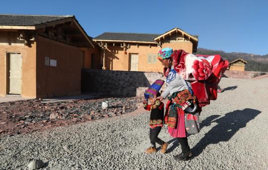 People of Yi ethic group move to their new houses in Sanhe village of Sichuan province, on Feb. 24, 2019. (Photo/Xinhua)