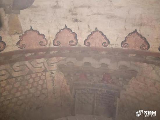 Delicate murals is discovered in a tomb in east China's Shandong Province, July 3, 2019. (Photo/iqilu.com)