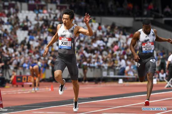 Xie Zhenye (L) of China competes during the men's 200m final at Muller Anniversary Games at London Stadium in London, Britain, on July 21, 2019. (Xinhua/Alberto Pezzali)