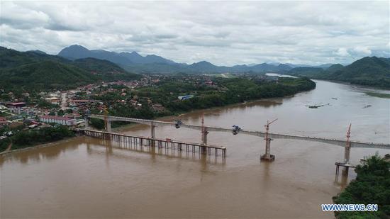Main section of China-Laos Railway bridge over Mekong River completed