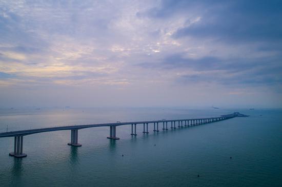 Aerial photo taken on Oct. 13, 2018 shows the Hong Kong section of the Hong Kong-Zhuhai-Macao Bridge in Hong Kong, south China. (Xinhua)
