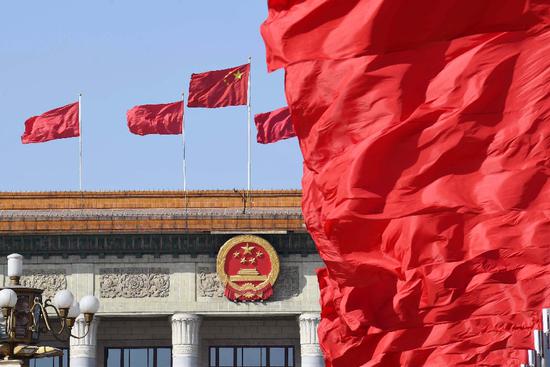 Photos taken on March 5, 2019 shows the Great Hall of the People with red flags atop. (Xinhua/Yang Zongyou)