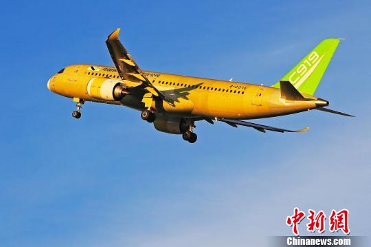 Photo taken on Aug 1 shows a C919 jet, type 104, taking off from a runway at Shanghai Pudong International Airport. (Photo: China News Service/Yin Liqin)