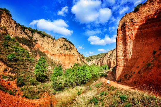 Red earth park a world of wonders in Shanxi