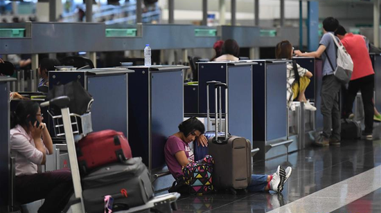 Passengers stranded in the Hong Kong International Airport. /Xinhua Photo