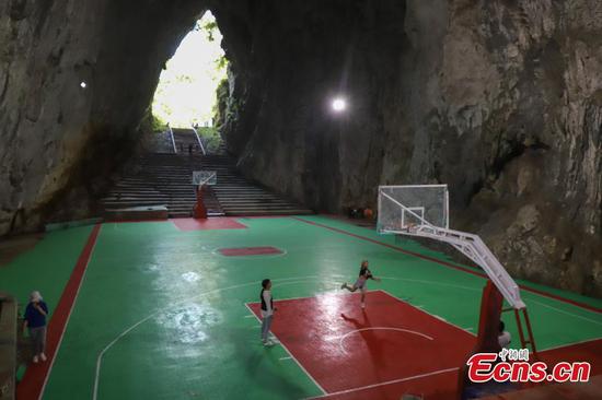 Guizhou’s Karst cave houses basketball court