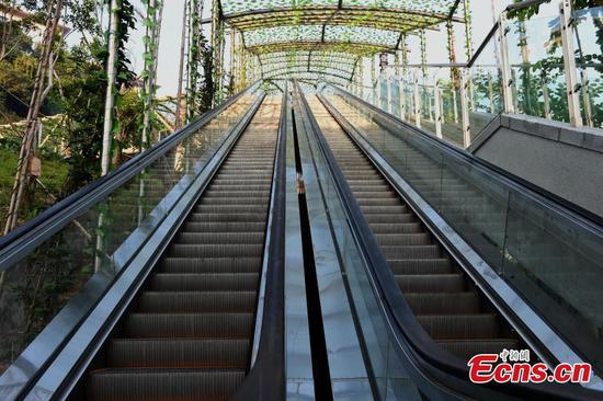 Chongqing opens escalators on mountain slope