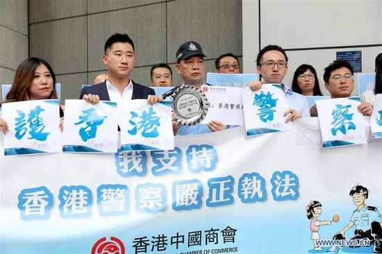 Members of Hong Kong China Chamber of Commerce express support for police