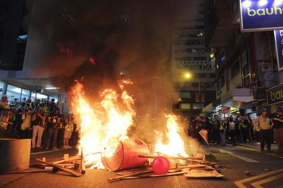 Violent radicals set fires after blocking a road in Causeway Bay, south China's Hong Kong, Aug. 4, 2019. (Photo/Xinhua)