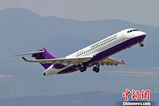 A China-developed ARJ21 jetliner makes a test flight in Yunnan Province, Aug. 19, 2019. (Photo/China News Service)