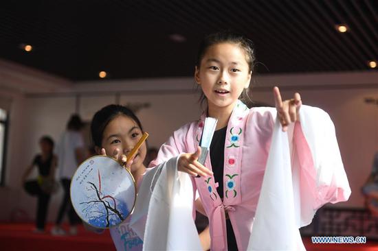 Classes set up for pupils to inherit Kun Opera culture in China's Jiangsu 