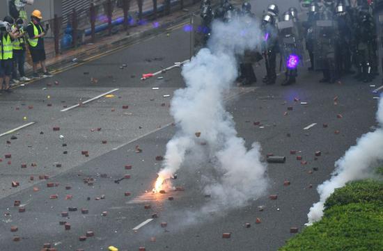 Radical protesters hurl petrol bombs at police officers in Tsuen Wan, in the western New Territories of south China's Hong Kong, Aug. 25, 2019. (Xinhua/Mao Siqian)
