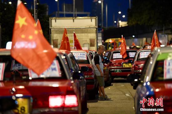 Taxi drivers appeal against violence on a street in Hong Kong, Aug. 23, 2019. (Photo/China News Service)