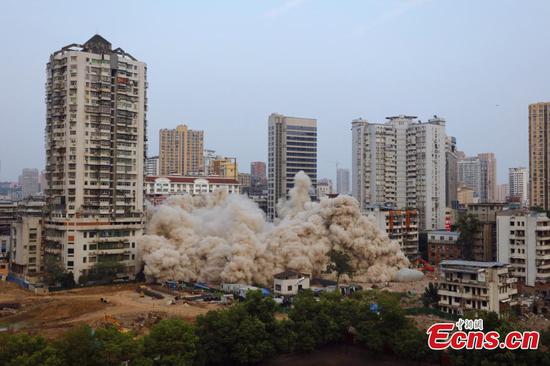 Controlled explosions bring down 49.5 meter building