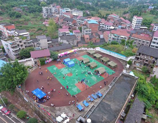 Aerial photo taken on Sept. 8, 2019 shows a make-shift shelter in Quanan Town of Neijiang City, southwest China's Sichuan Province. The 5.4-magnitude earthquake in Sichuan Province had killed one person and left 63 others injured, three severely, as of 6 p.m. Sunday, local authorities said. (Xinhua/Liu Kun)