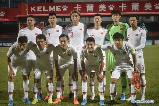 Players of China line up for photos before the match between China and Maldives at the 2022 FIFA World Cup Asian second round qualification tournament in Male, capital of Maldives, Sept. 10, 2019. (Xinhua/Wang Shen)