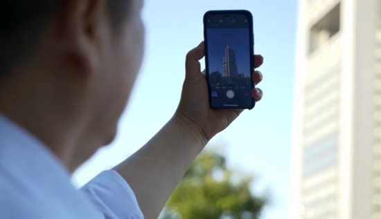 Zou Yi takes a picture of Beijing TV Station every day since January 27, 2013 to record Beijing's air quality.  (CGTN Photo)