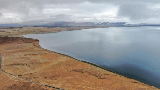 Aerial photo taken on July 27, 2019 shows Lake Manasarovar, a holy lake, in Ali Prefecture, southwest China's Tibet Autonomous Region. (Xinhua/Jigme Dorje)