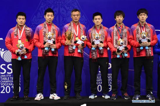 Players of China pose for photo during the awarding ceremony after men's teams final between China and South Korea at the 2019 Asian Table Tennis Championship in Yogyakarta, Indonesia, Sept. 18, 2019. (Xinhua/Du Yu)