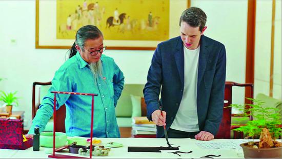 Art critic Alastair Sooke on China’s Greatest Treasures. (Photo/Chinadaily)