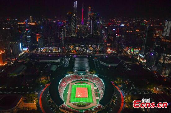 50,000 football fans sing national anthem in Guangzhou