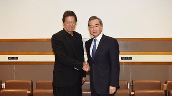 Chinese State Councilor and Foreign Minister Wang Yi meets Pakistan Prime Minister Imran Khan on the sideline of the 74 UNGA in New York, September 23, 2019. /Photo via Chinese Foreign Ministry)