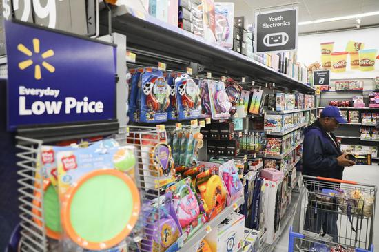 A man selects toys at a Walmart supercenter in New York, the United States, May 30, 2019. (Xinhua/Wang Ying)